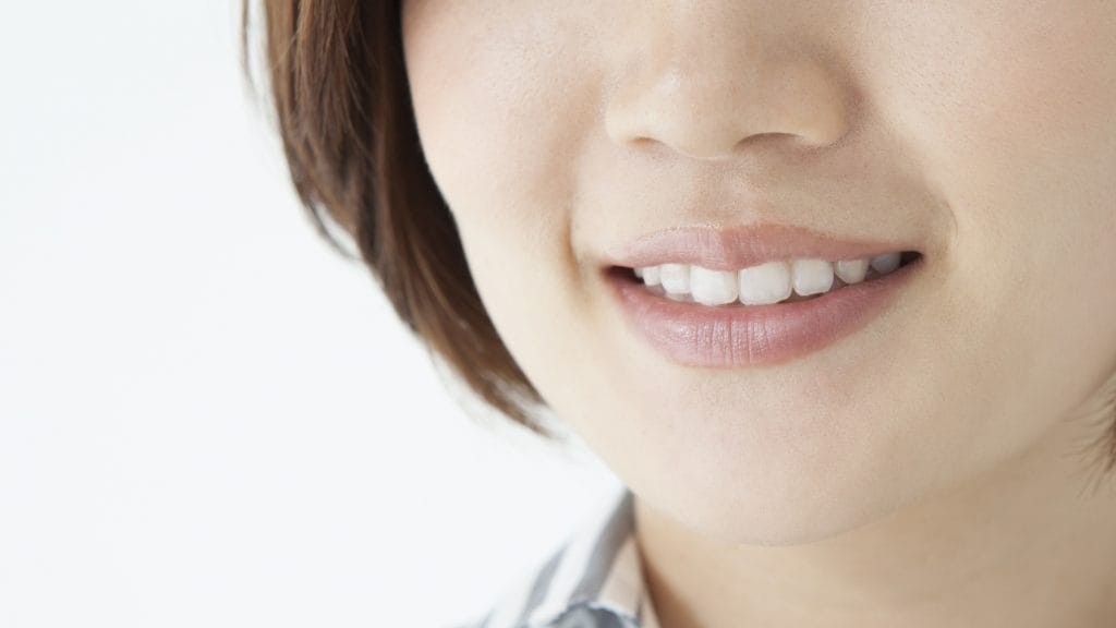 歯と歯の間の隙間が黒いのは虫歯 湘南美容歯科コラム